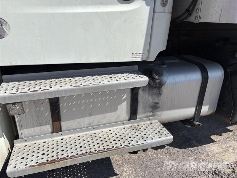 Freightliner M2 106 Furgons