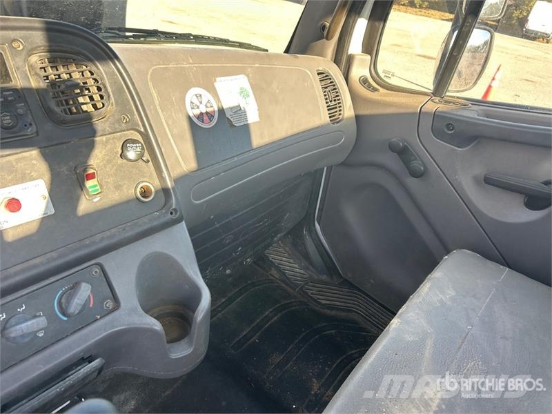 Freightliner M2 106 كابينة والداخلية