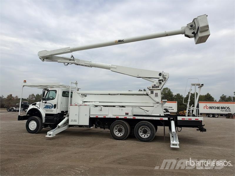 Freightliner M2 106 Teherautóra szerelt emelők és állványok