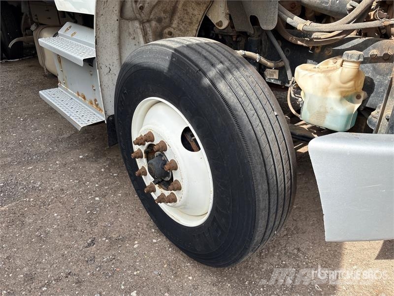 Freightliner M2 106 Kravas automašīnas - refrižeratori
