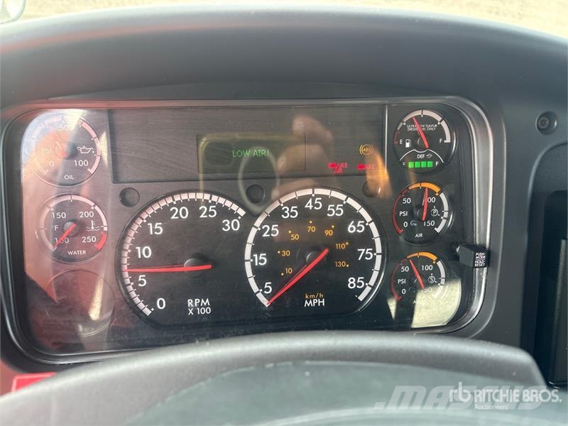 Freightliner M2 106 Dobozos teherautók