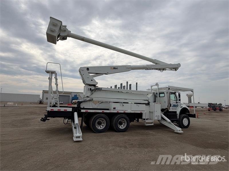 Freightliner M2 106 Teherautóra szerelt emelők és állványok