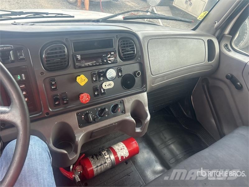 Freightliner M2 106 시립/다목적 차량