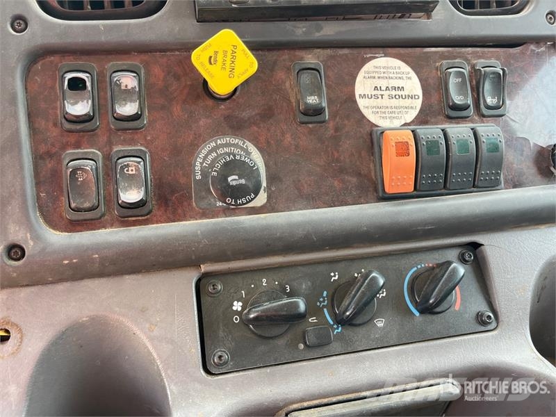 Freightliner M2 106 Komunálne / Multi-úžitkové vozidlá