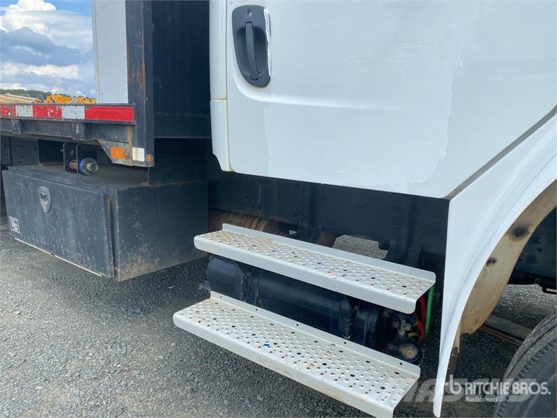Freightliner M2 106 Caminhões de mesa/dropside
