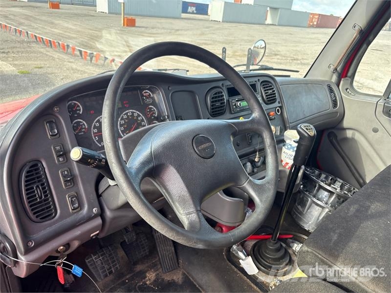 Freightliner M2 106 Temperature controlled trucks