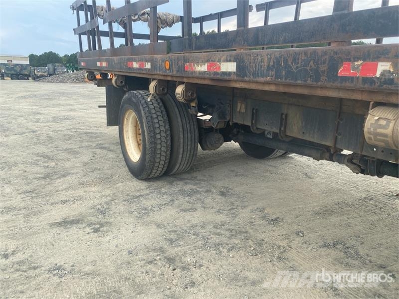Freightliner M2 106 平板式/側卸式卡車