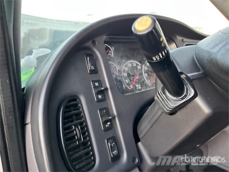 Freightliner M2 106 Фургони