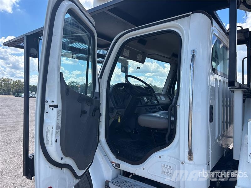 Freightliner M2 106 Auto korvtõstukid