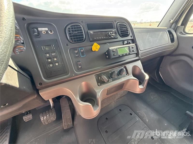 Freightliner M2 106 Camiões caixa temperatura controlada
