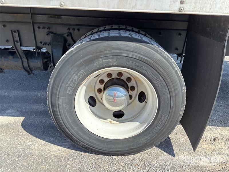 Freightliner M2 106 Furgons