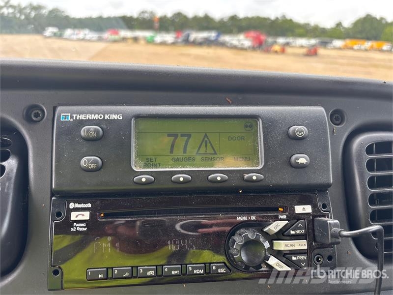 Freightliner M2 106 Грузовики-Рефрижераторы