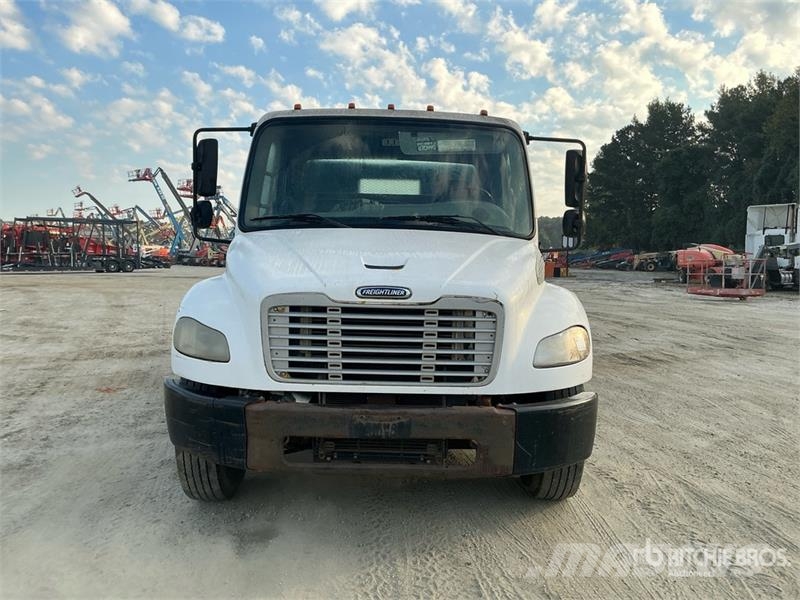 Freightliner M2 106 Flatbed / Dropside trucks