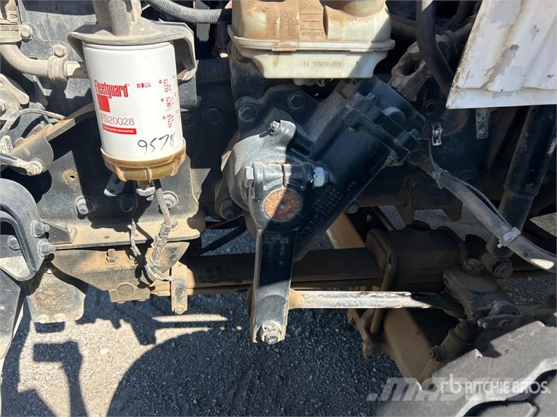 Freightliner M2 106 卡車裝載高空作業車