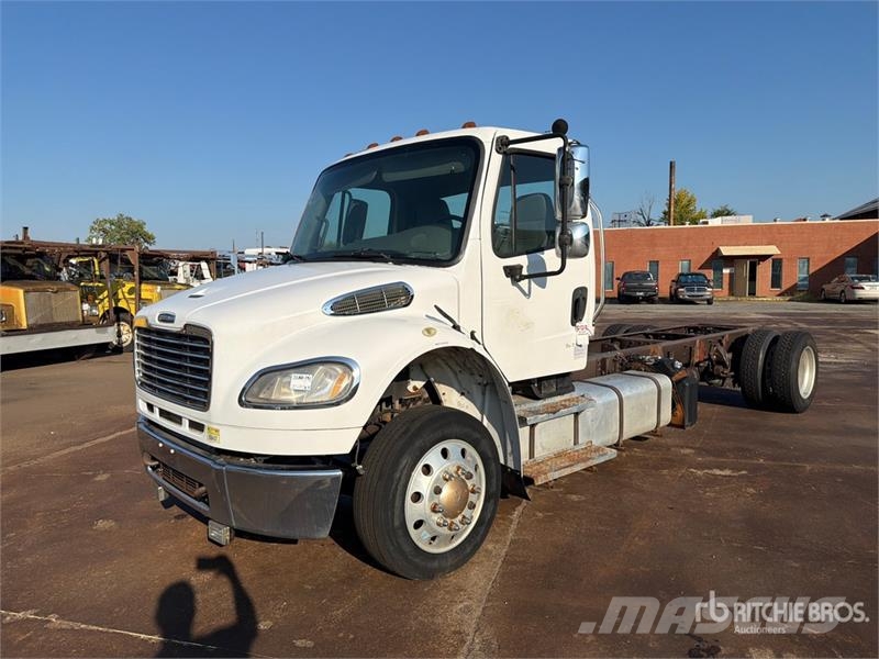 Freightliner M2 106 Camiones portacoches