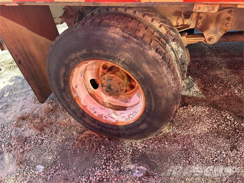 Freightliner M2 106 Camiones plataforma