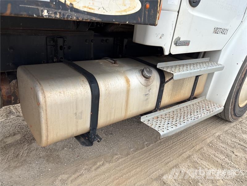 Freightliner M2 106 Camion con sponde ribaltabili