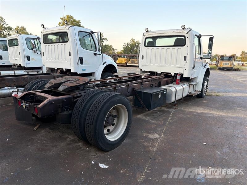 Freightliner M2 106 Camiones portacoches