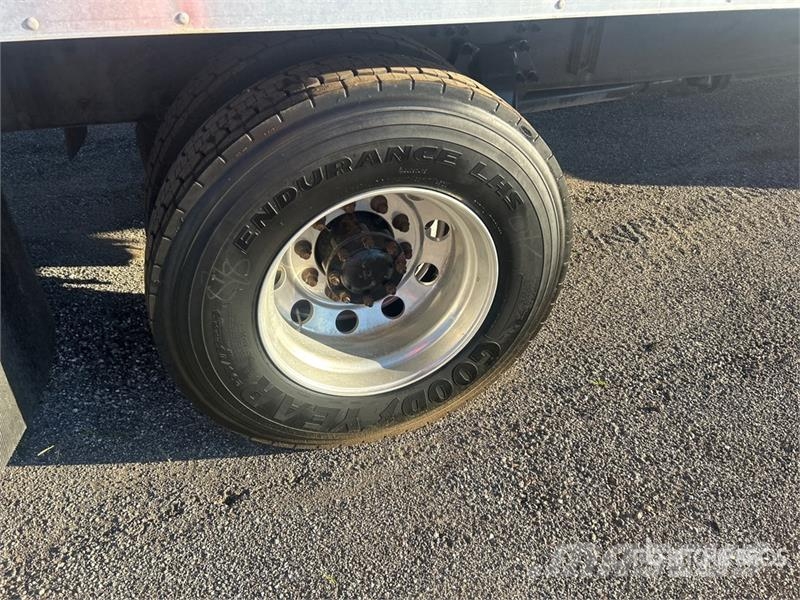 Freightliner M2 106 Furgons