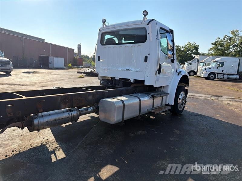 Freightliner M2 106 Camiones portacoches