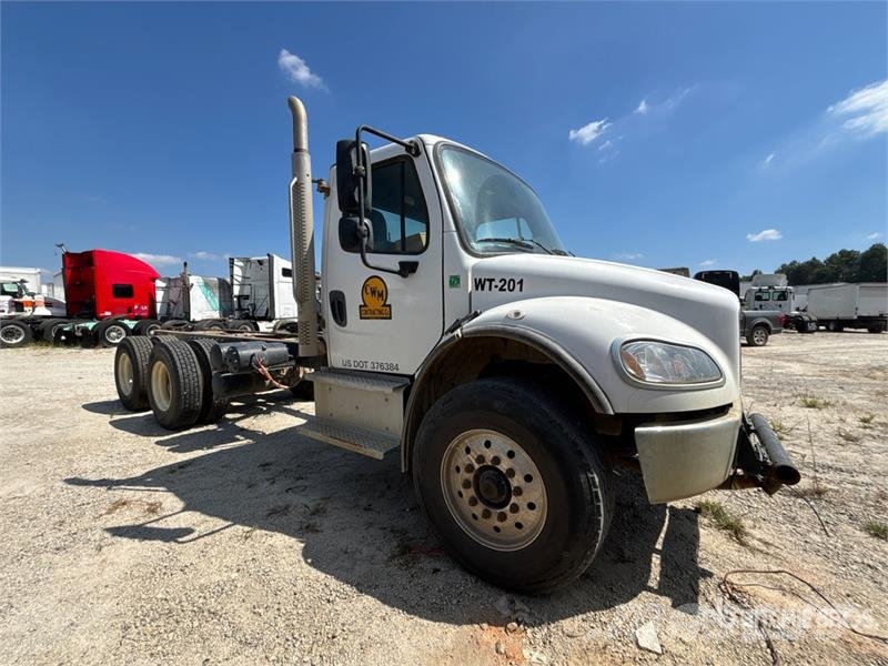 Freightliner M2 106 Cabins and interior