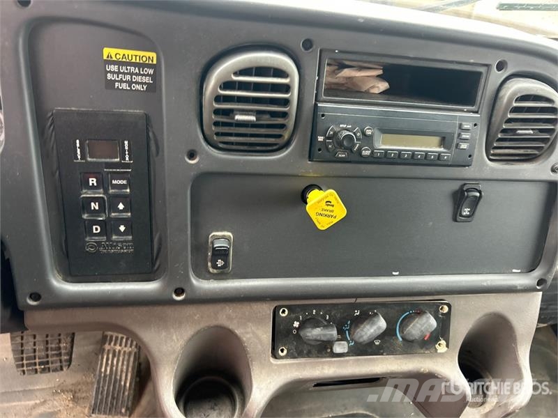 Freightliner M2 106 Camiones bañeras basculantes o volquetes