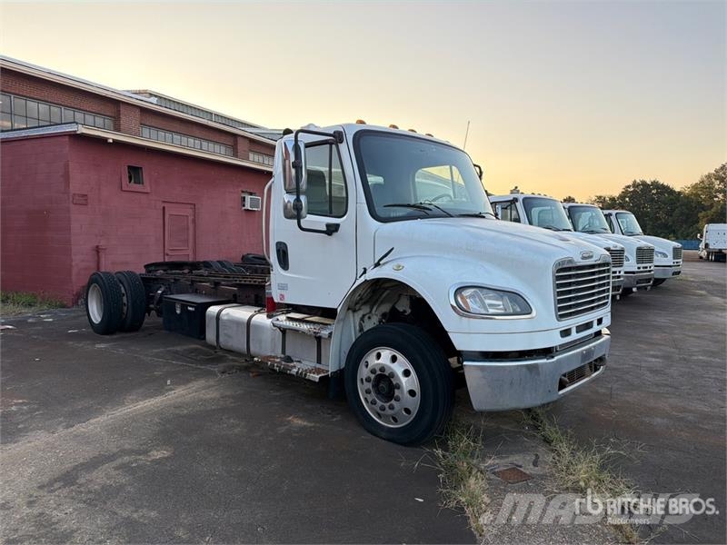 Freightliner M2 106 Camiones portacoches