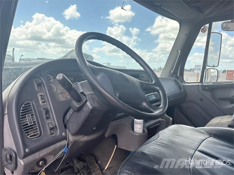 Freightliner M2 106 Caminhões com temperatura controlada