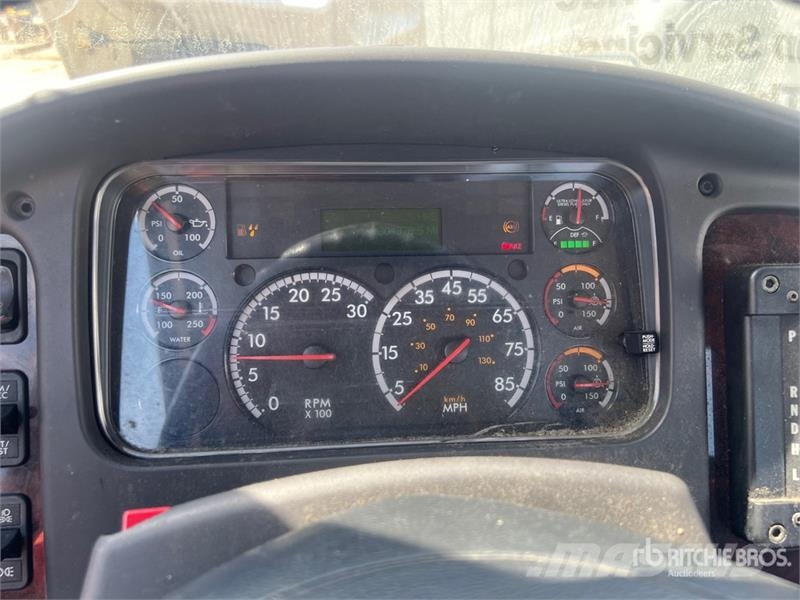 Freightliner M2 106 Cabine e interni