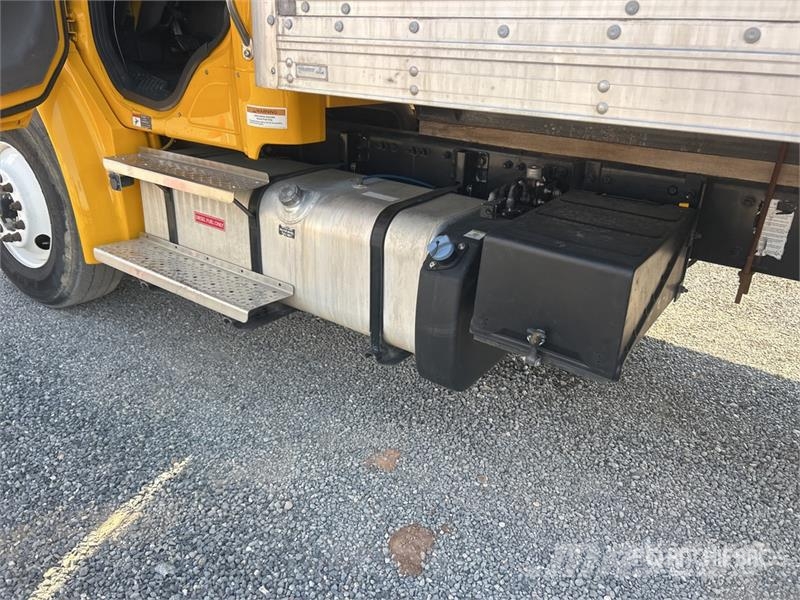 Freightliner M2 106 Sanduk kamioni