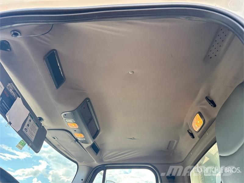 Freightliner M2 106 Caminhões com temperatura controlada