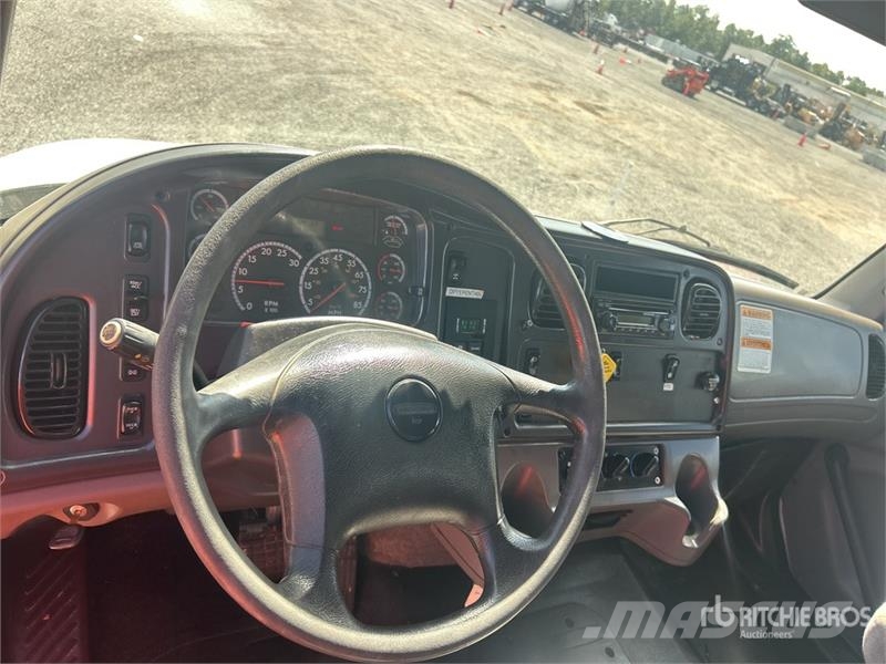 Freightliner M2 106 Krokbil