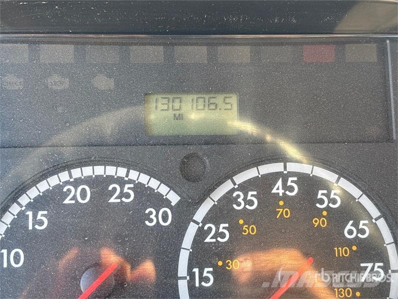 Freightliner M2 106 Kabine i unutrašnjost