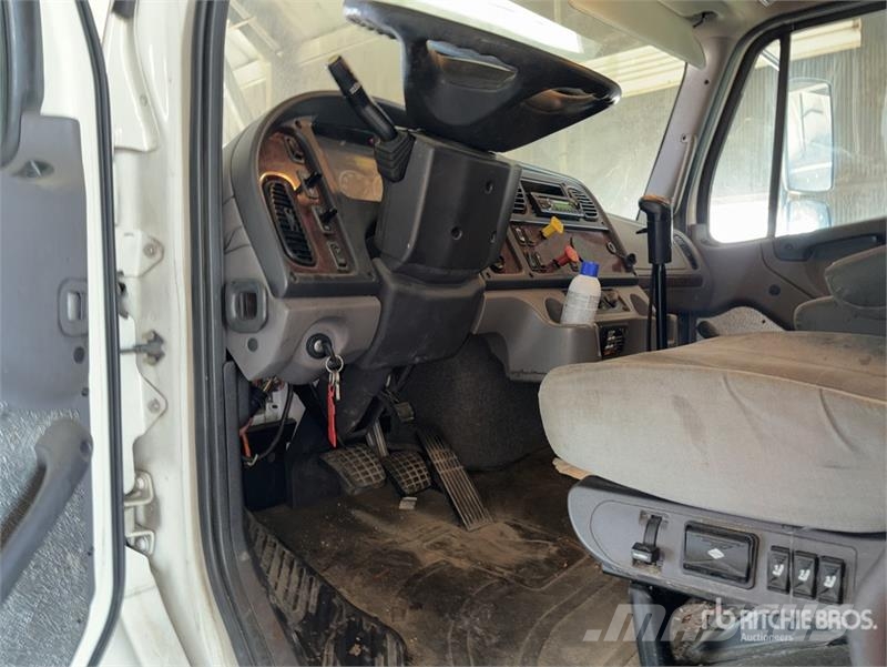 Freightliner M2 106 Evakuatori