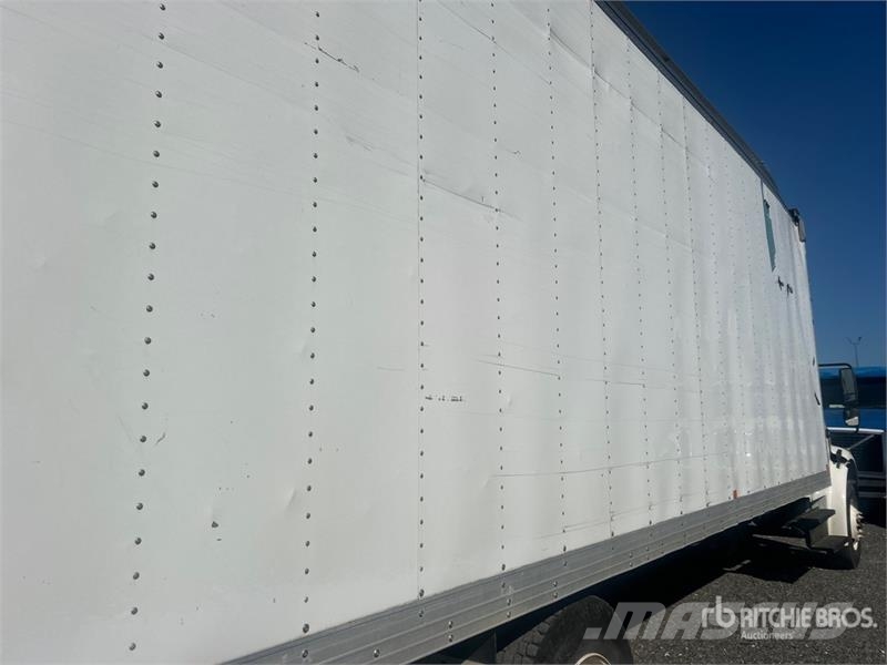 Freightliner M2 106 Skriňová nadstavba