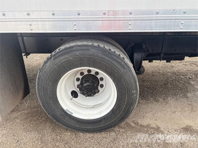 Freightliner M2 106 Dobozos teherautók