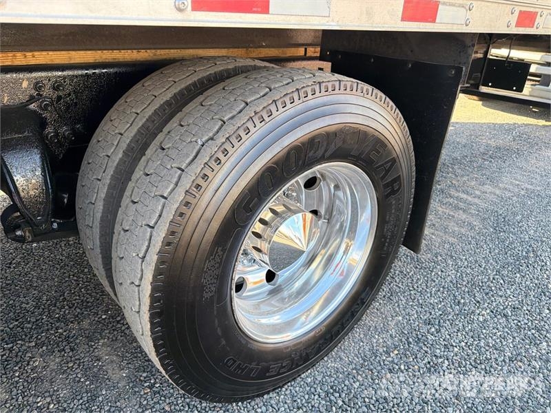Freightliner M2 106 Isotermos y frigoríficos
