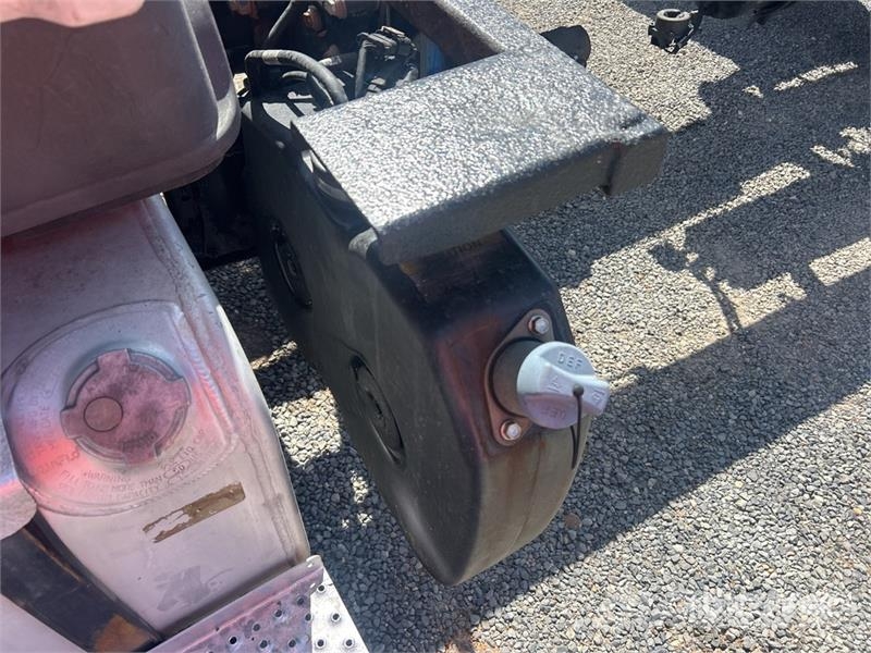 Freightliner M2 106 駕駛室與內部