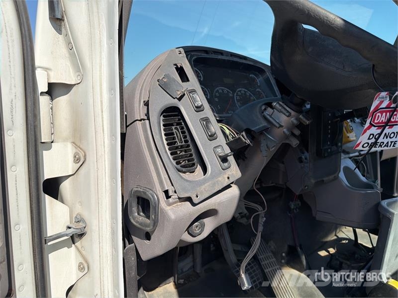 Freightliner M2 106 Cabinas
