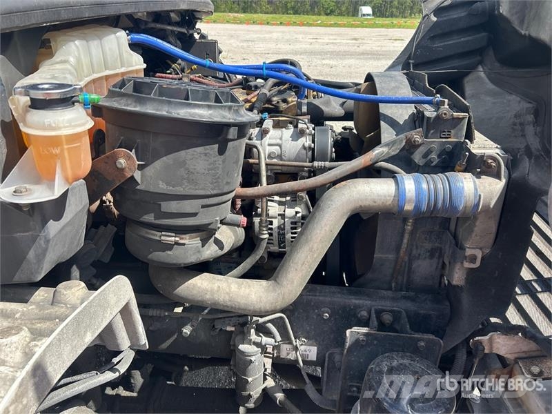 Freightliner M2 106 Грузовики-Рефрижераторы
