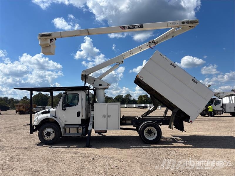 Freightliner M2 106 Pacēlāji uz automašīnas bāzes