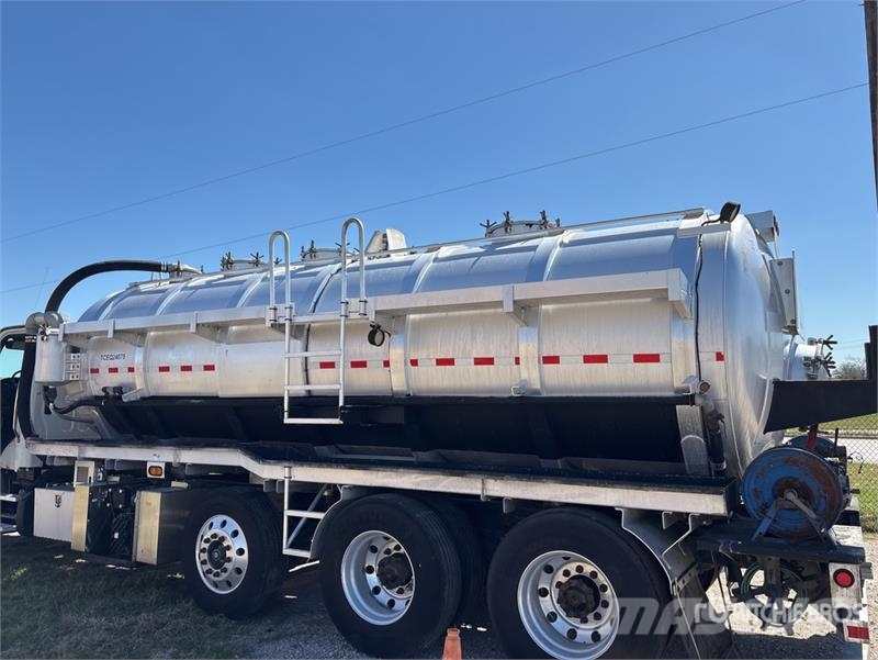 Freightliner M2 106 Camiones aspiradores/combi