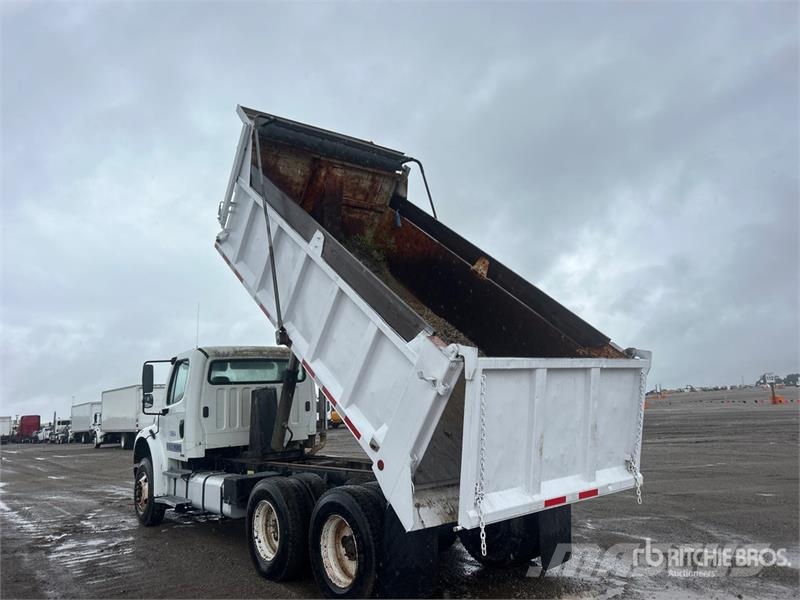 Freightliner M2 106 Camiones bañeras basculantes o volquetes