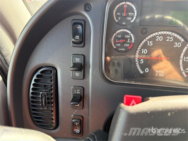 Freightliner M2 106 Isotermos y frigoríficos