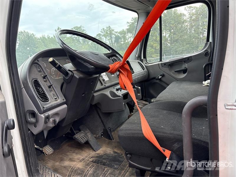 Freightliner M2 106 Cabinas