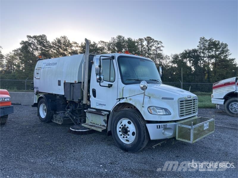 Freightliner M2 106 街路清掃車