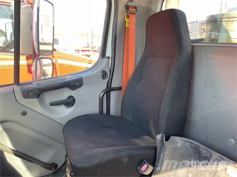 Freightliner M2 106 Kabinos ir salonai