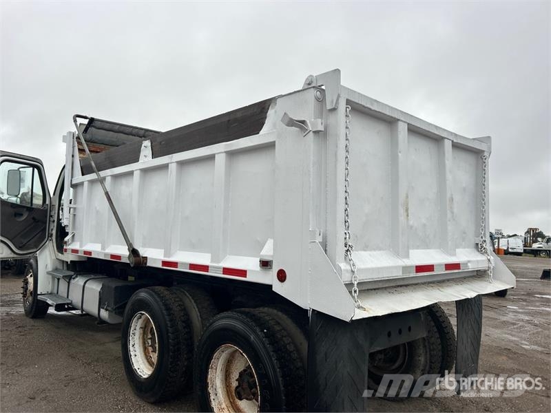 Freightliner M2 106 Camiones bañeras basculantes o volquetes