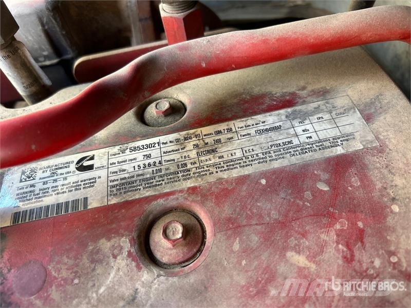 Freightliner M2 106 卡車裝載高空作業車
