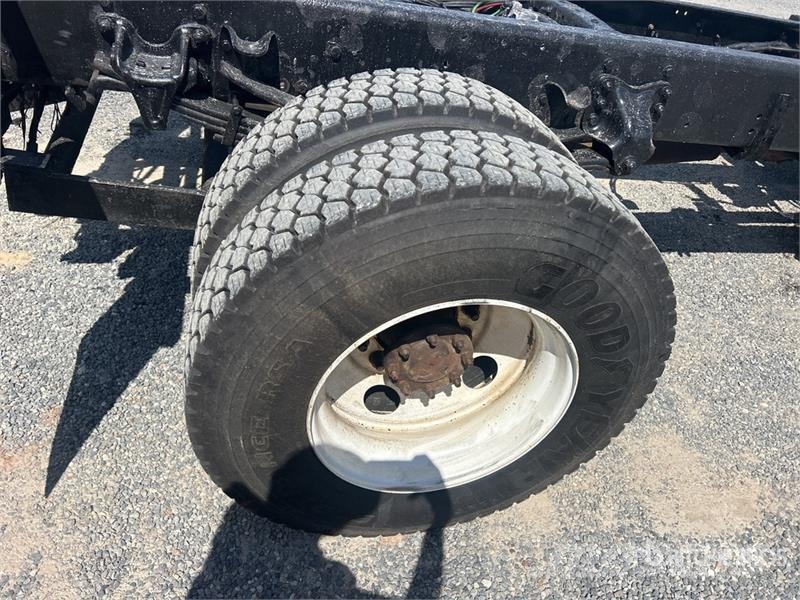 Freightliner M2 106 駕駛室與內部